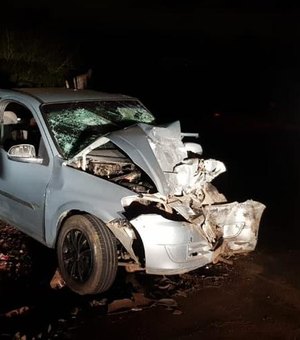 Colisão frontal envolvendo dois veículos deixa feridos em Arapiraca