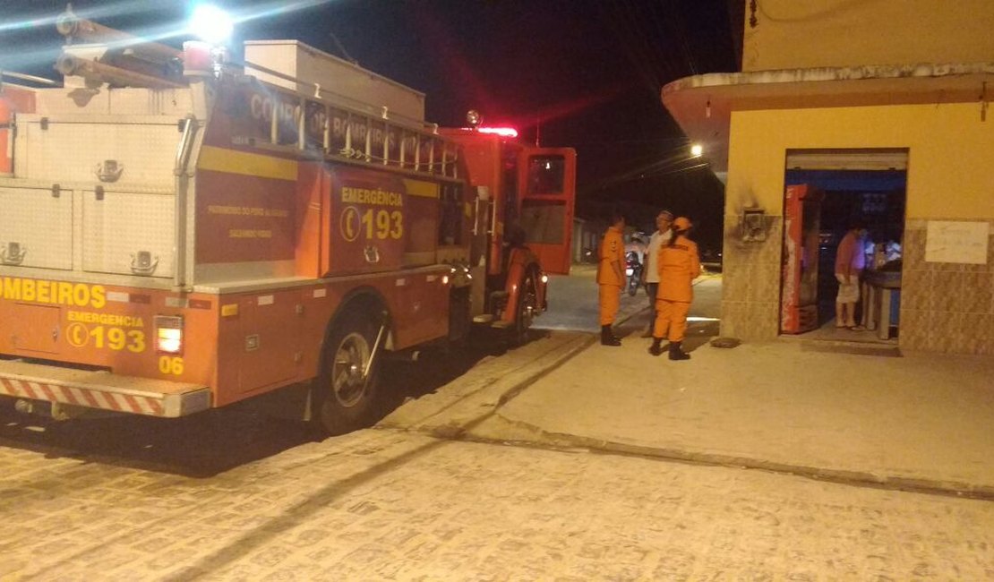Corpo de Bombeiros é acionado em princípio de incêndio em Arapiraca 