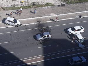 [Vídeo] Acidente envolvendo dois carros deixa quatro pessoas feridas no Pontal da Barra