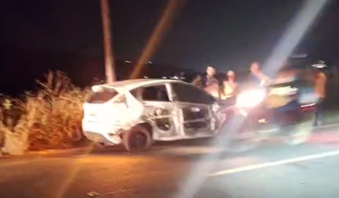 Caminhão desce sem freio e provoca colisão com dois carros em Palmeira dos Índios