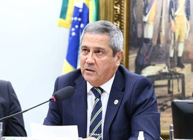 PL suspende salários de Braga Netto e Marcelo Câmara