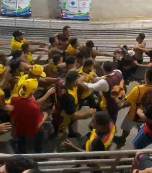 [Vídeo] Torcedores do Sport brigam entre si após empate contra CRB