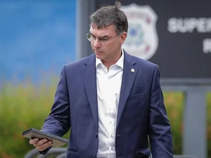 Flávio Bolsonaro assume conversa com Paulinho da Força por anistia