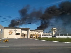 Presos fazem 14 reféns em rebelião no CDP de Taubaté