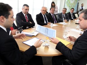 Washington e Renan Filho discutem alternativas à superlotação carcerária