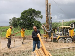 Perfuração de poços artesianos beneficia zona rural de Arapiraca