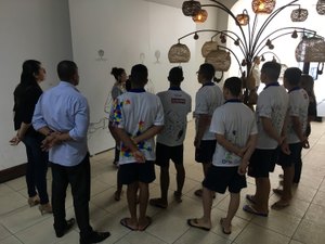 Socioeducandos visitam a Biblioteca Pública Estadual Graciliano Ramos