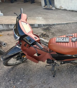 Moto roubada é recuperada pela polícia no bairro Planalto, em Arapiraca