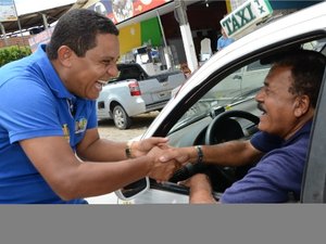 'Só o povo pode mudar Alagoas', lança Júlio Cezar durante visita ao Jacintinho