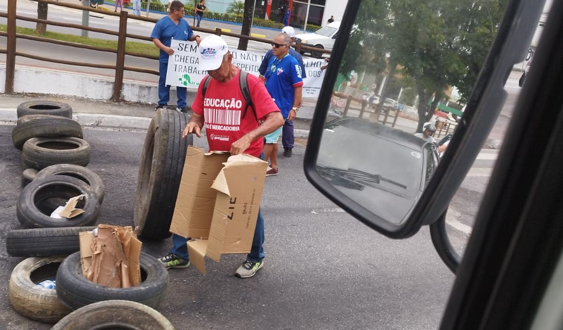 [Vídeo] Após quase um mês, trabalhadores do Veredas continuam realizando manifestações