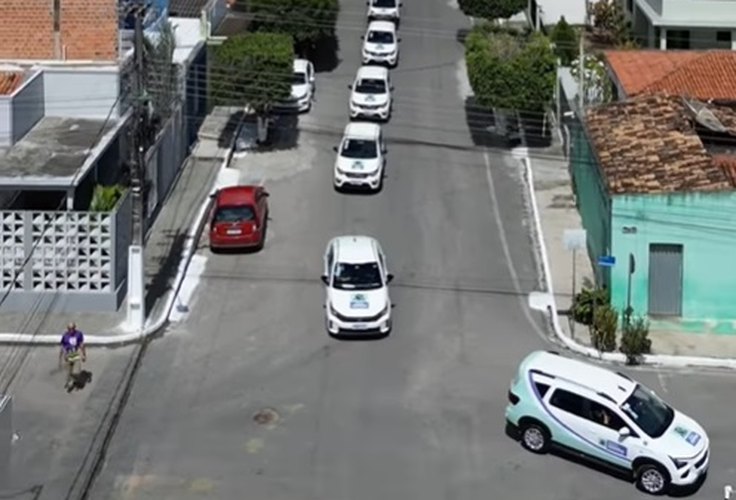 Prefeita apresenta nova frota oficial de carros em uma das cidades mais pobres de Alagoas
