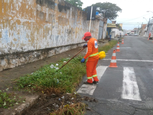 Prefeitura leva mutirão de limpeza a bairros de Maceió