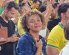 Mãe de Matheus Cunha se emociona nas arquibancadas após dois gols do filho