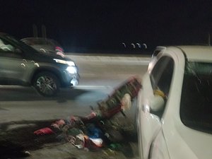 Colisão entre carro e moto deixa duas pessoas gravemente feridas no Trapiche em Maceió