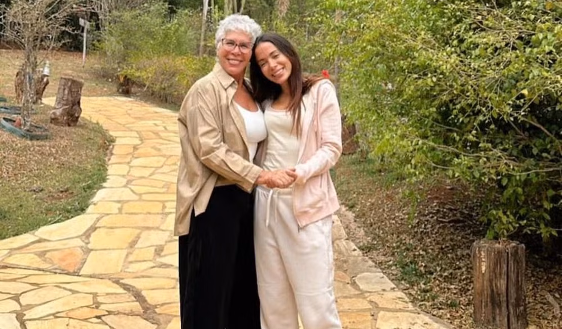 Anitta se irrita com boato de que Max Tovar seria sua 'guru'