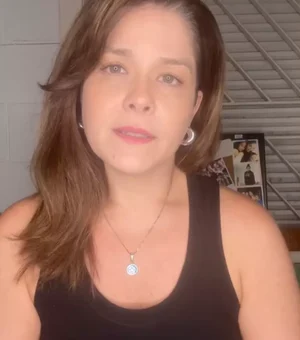 Samara Felippo tem fotos apagadas de rede social por suposta nudez infantil e se indigna: 'Que loucura'