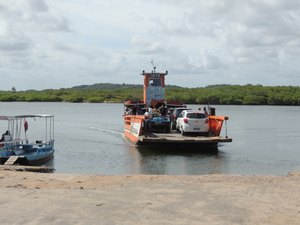 Estado vai regular travessia de balsa entre Porto de Pedras e Japaratinga