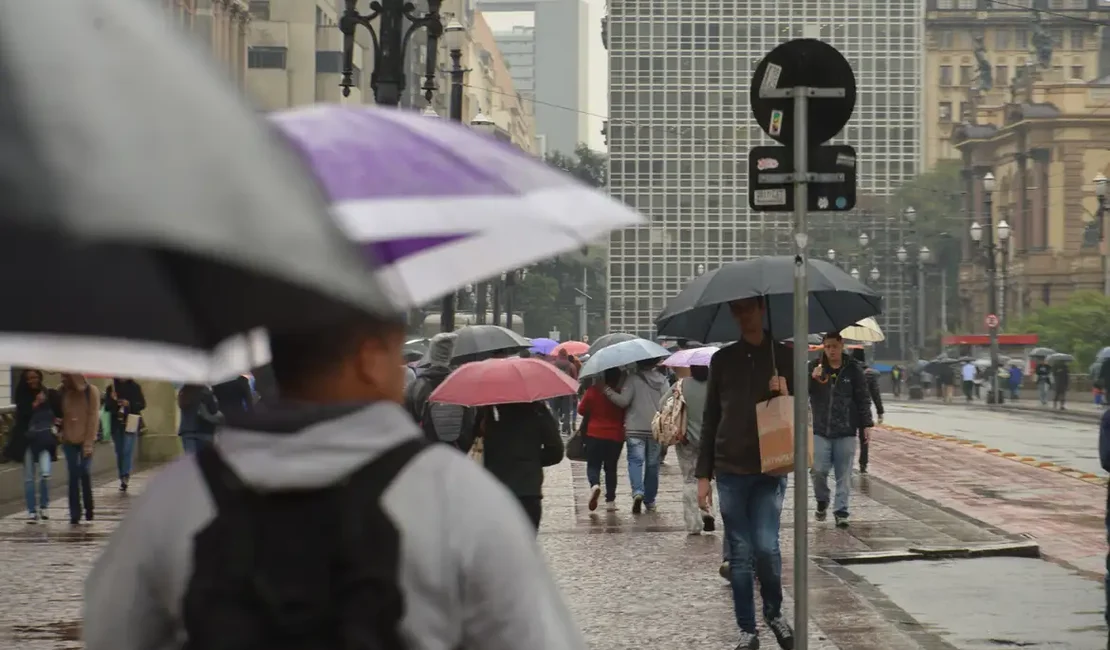 Domingo de Enem tem previsão de chuva em várias partes do país; confira