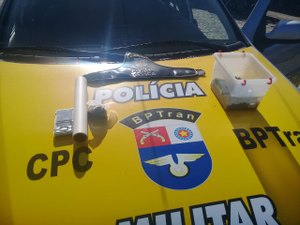 Após denúncia, jovem é preso com maconha e balança de precisão no Prado