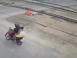 Colisão entre motocicletas deixa quatro feridos, incluindo gestante e criança, em Arapiraca