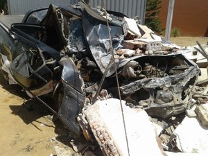 Motorista sofre apenas arranhões após ter carro destruído em acidente