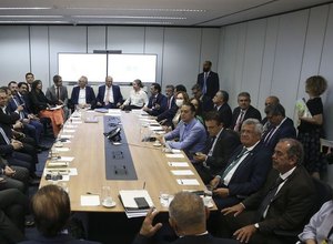 Transição vai sugerir a Lula barrar privatizações de Correios, Dataprev e Porto de Santos