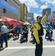 DMTT realiza ação educativa no Centro de Maceió no Dia Nacional do Pedestre