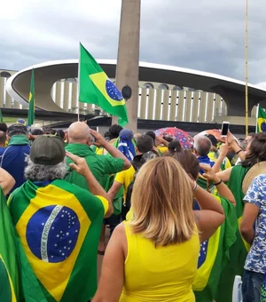 Acampados, “patriotas” tuítam para Bolsonaro: “Perdi emprego e mulher”