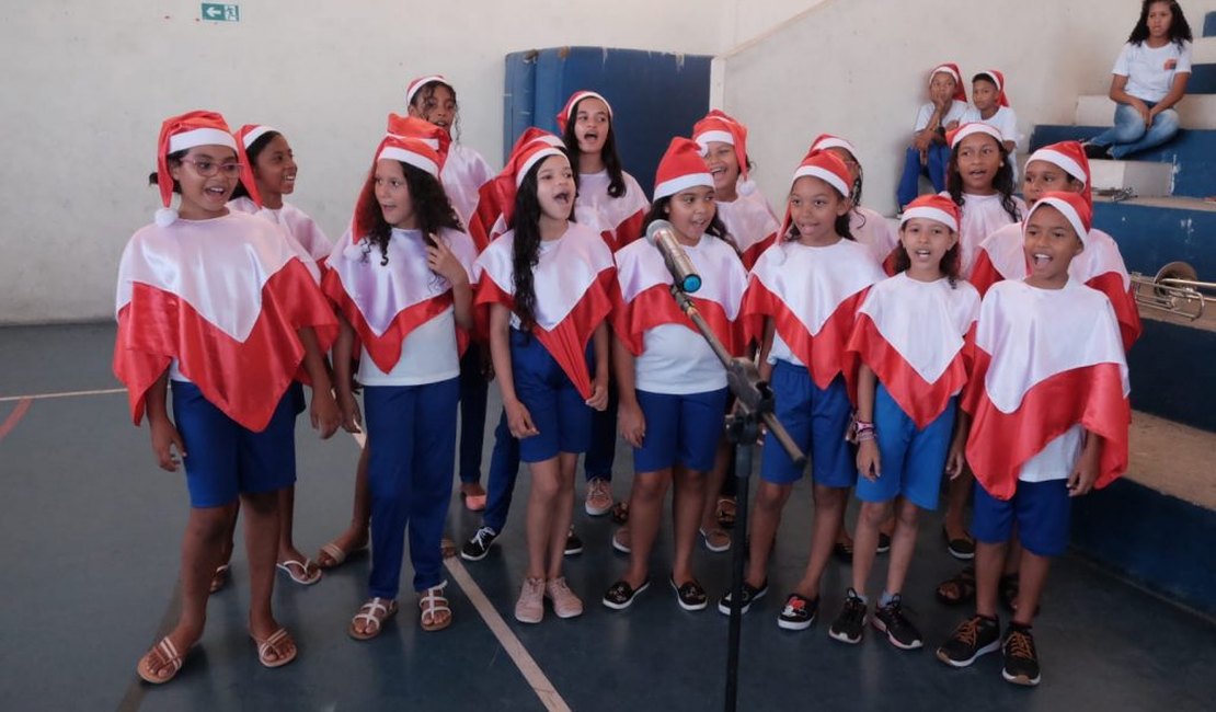 Crianças atendidas pela Semas ganham festa de Natal