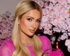 Paris Hilton diz que nunca fez plásticas e revela segredo de beleza