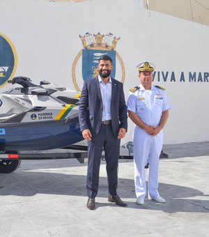 Deputado Federal Delegado Fabio Costa entrega moto aquática à Marinha em Alagoas