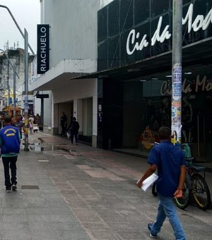 Reordenamento: ação fecha acessos para ambulantes no Centro de Maceió