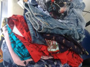 Jovens são presas e menores apreendidos furtando roupas no Benedito Bentes 