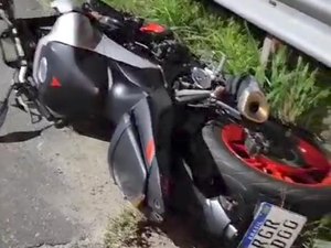 [Vídeo] Homem morre e mulher fica ferida em acidente de moto na Ponte Divaldo Suruagy