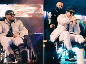 Kevinho faz primeiro show de cadeira de rodas após cirurgia para tratar lesão