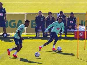 Tite faz mistério em último treino da Seleção Brasileira antes de embarcar para Doha