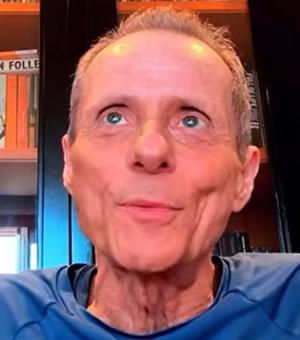 Bateirista Tony Belloto, do Titãs, fala sobre viver com cancêr