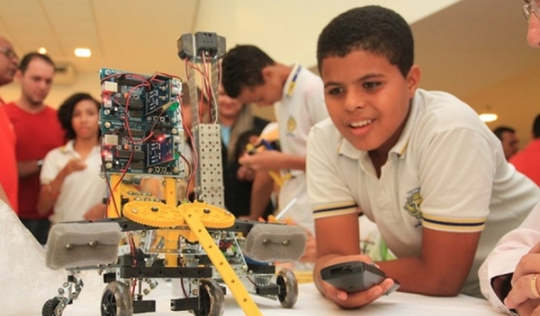 Projeto Robótica leva inovação ao ensino de ciências exatas