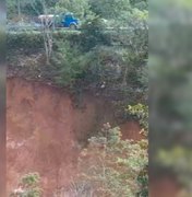 [Vídeo] Morador denuncia perigo de deslizamento de terra na BR-316 na Ladeira do Catolé