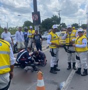 Ronda no Bairro e Samu socorrem vítima de acidente no Benedito Bentes