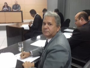 Pastor tenta justificar por que votou contra a comissão de fiscalização de recursos para covid 19 em Arapiraca