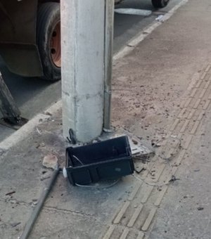Vandalismo e furtos deixam Avenida Assis Chateaubriand sem iluminação pública