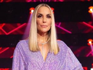 Ivete Sangalo surpreende e aparece loiríssima no ‘The Voice’