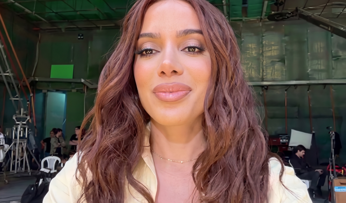 Anitta exalta Cacique Raoni durante fala em encontro global no Rio