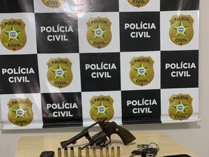 Polícia Civil autua jovem por porte ilegal de arma de fogo e receptação