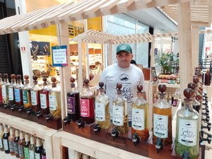 [Vídeo] Cachaça frutada produzida em Girau do Ponciano conquista o paladar dos arapiraquenses