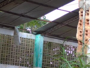 Ventos fortes derrubam parte do telhado do ginásio da Filarmônica de Penedo