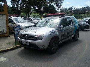 Policial atira na cabeça do outro dentro de viatura no Recife