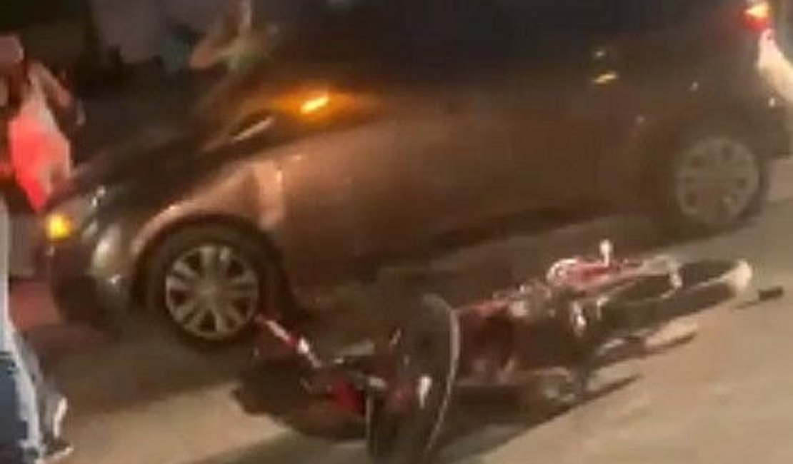 Jovem é socorrido após ser atropelado por carro na Avenida Menino Marcelo