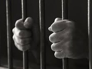 Michael Jackson é preso por tráfico de drogas em Jacarecica